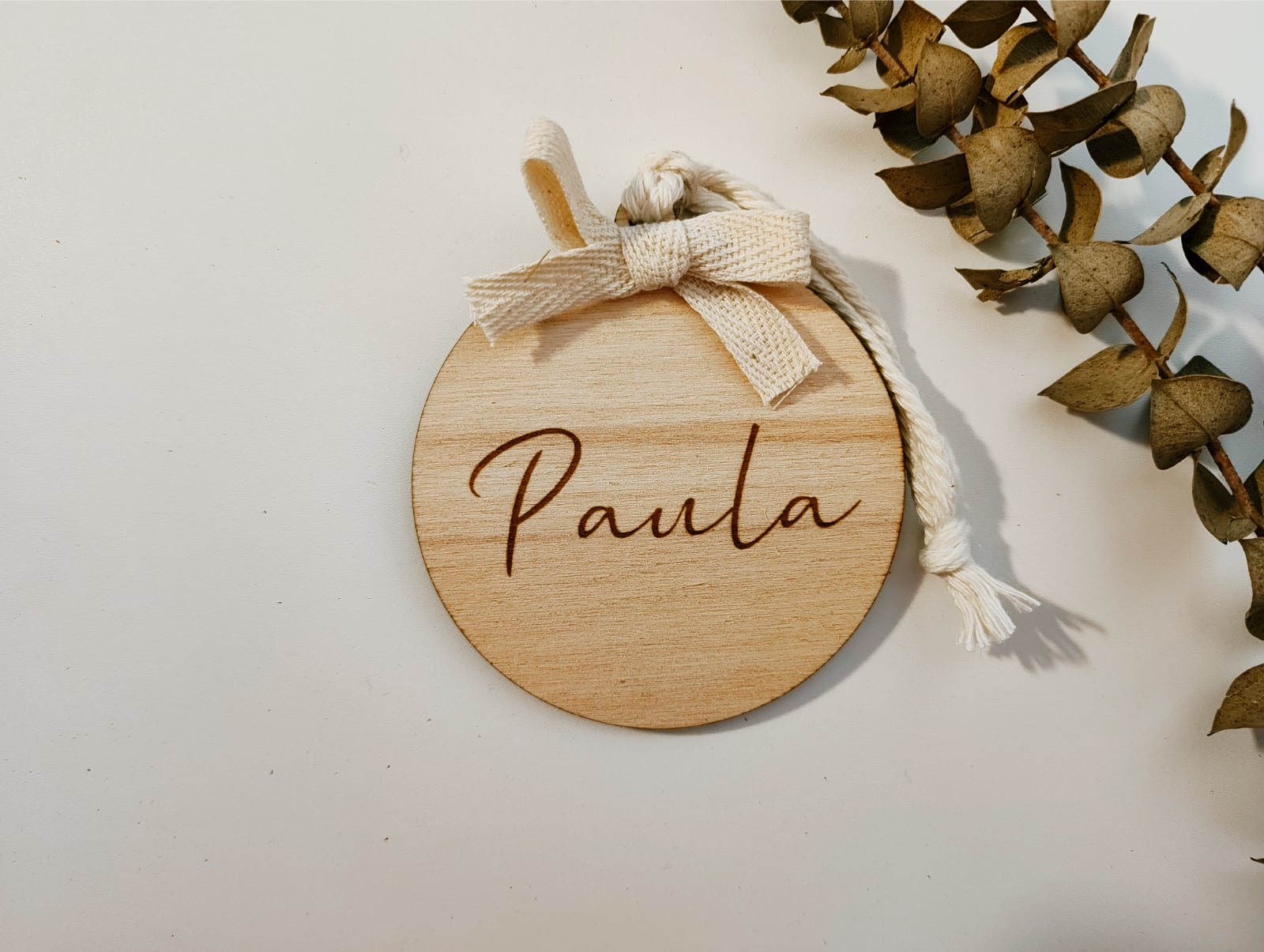 Bola de Nadal amb llaç i nom